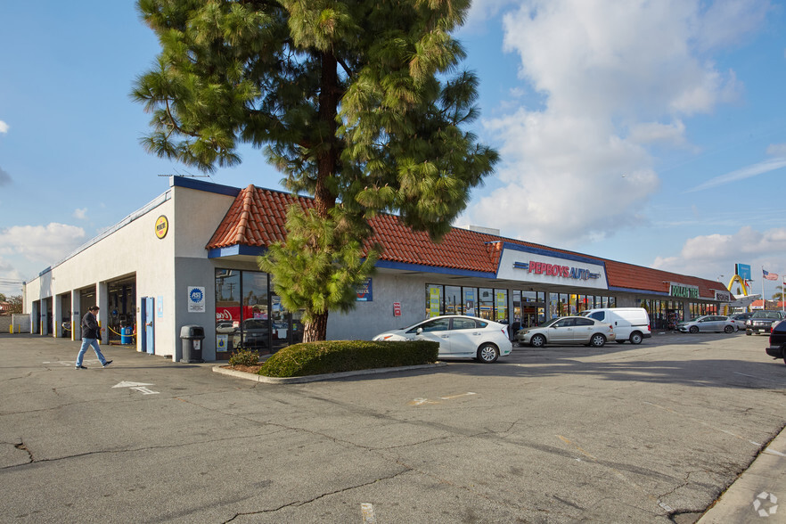 10207-10237 Lakewood Blvd, Downey, CA for rent - Primary Photo - Image 1 of 2