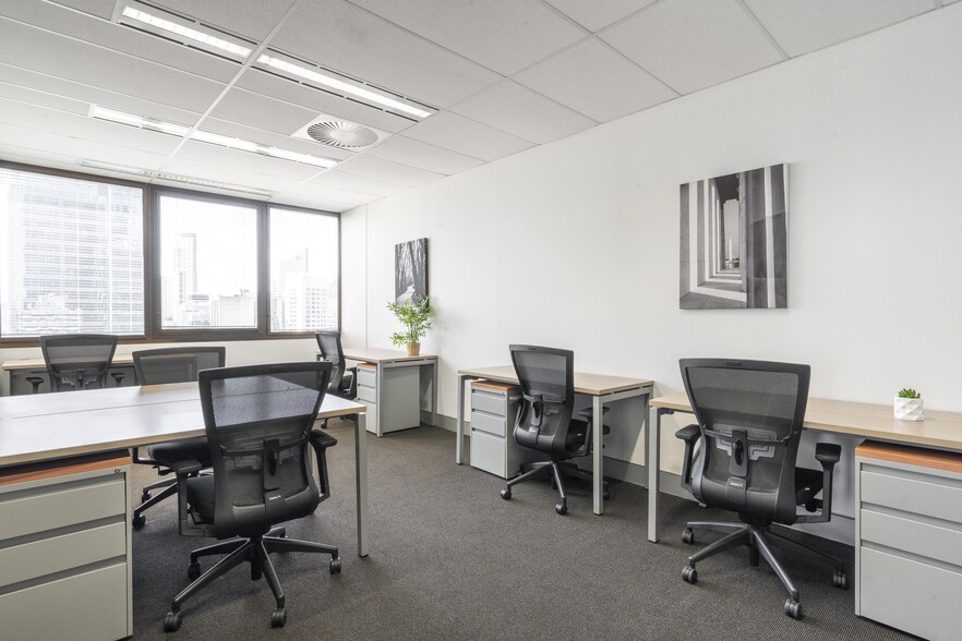 High St, Potters Bar to rent - Interior Photo - Image 1 of 10