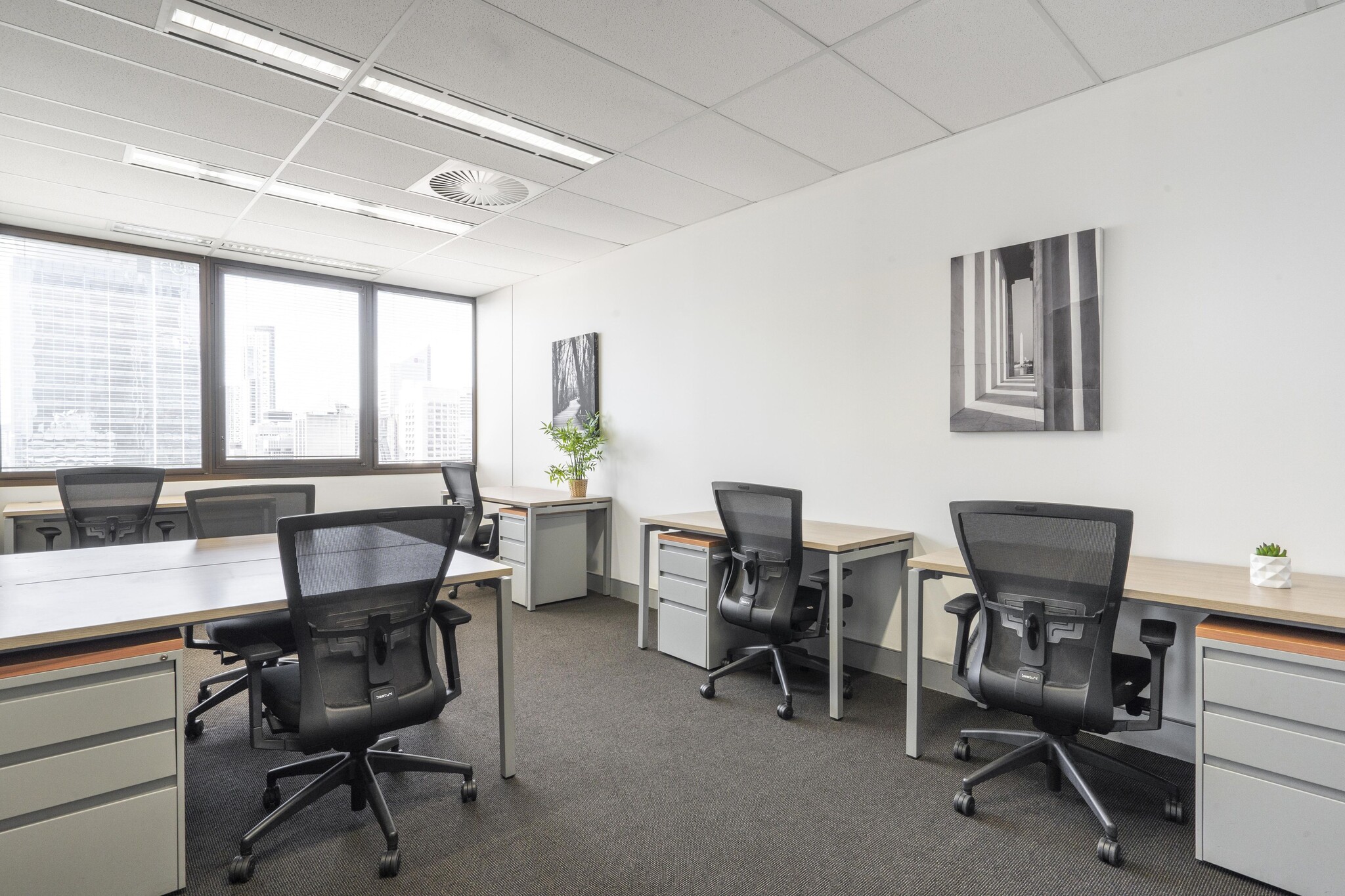 High St, Potters Bar to rent Interior Photo- Image 1 of 11