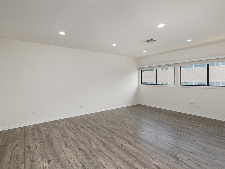 105-107 Eucalyptus Dr, El Segundo, CA for rent - Building Photo - Image 3 of 19