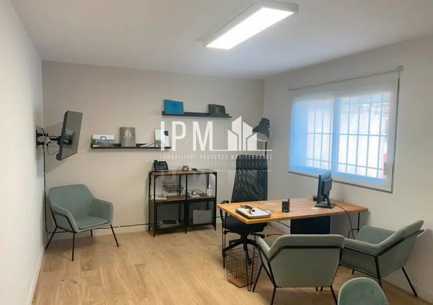 Location Bureaux 175 m² - Photo 1