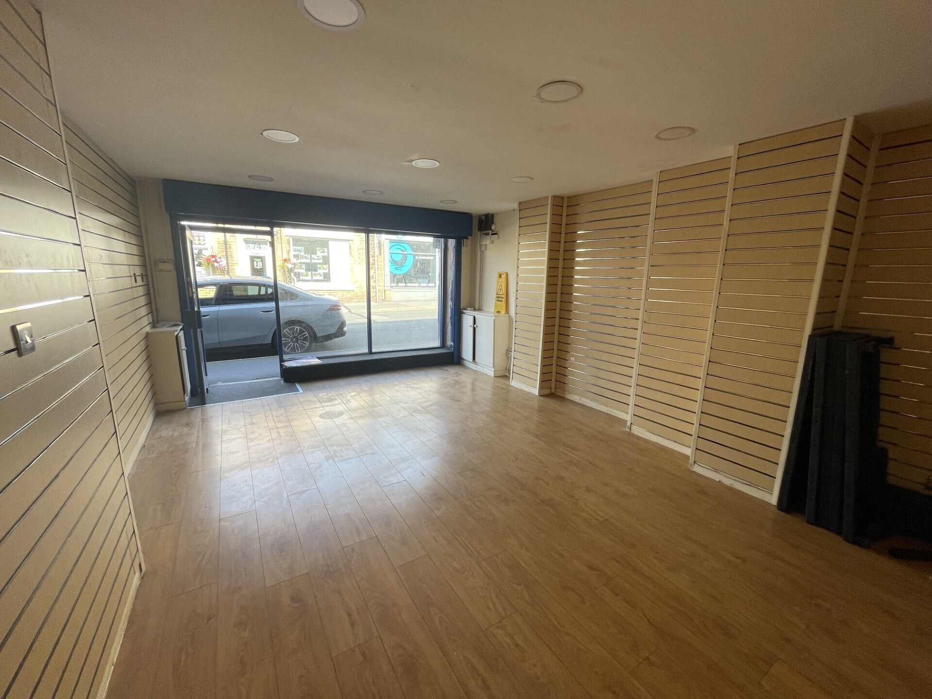 81 Berry Ln, Longridge to rent Interior Photo- Image 1 of 3