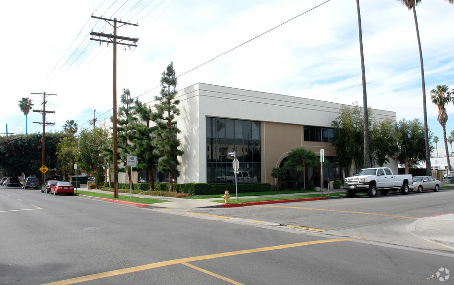 14402 Haynes St, Van Nuys, CA for sale - Primary Photo - Image 1 of 1