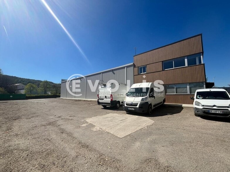 42 Rue Isaac Asimov, Bourgoin-Jallieu to rent - Building Photo - Image 3 of 15