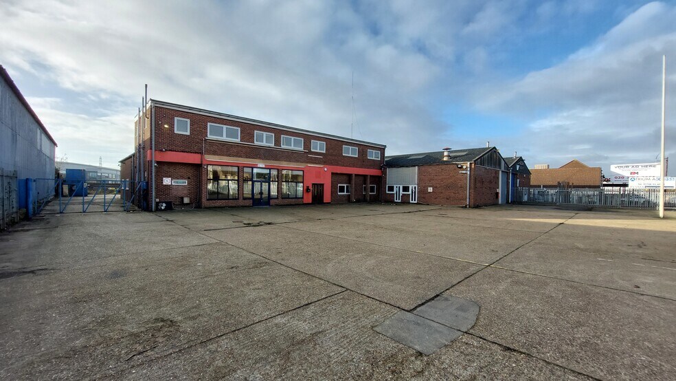 184 New Rd, Rainham for sale - Building Photo - Image 1 of 1