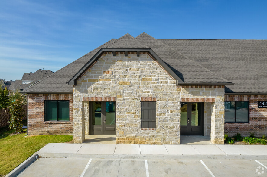 4425 Plano Pky, Carrollton, TX for rent - Building Photo - Image 3 of 10