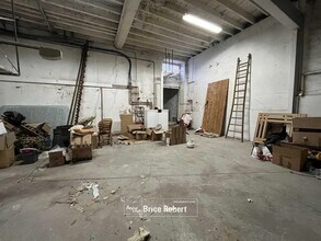 Light Industrial in Lyon to rent Interior Photo- Image 2 of 3