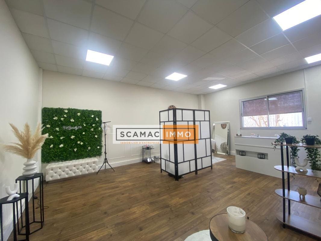 Office in Montigny-le-Bretonneux to rent Building Photo- Image 1 of 16