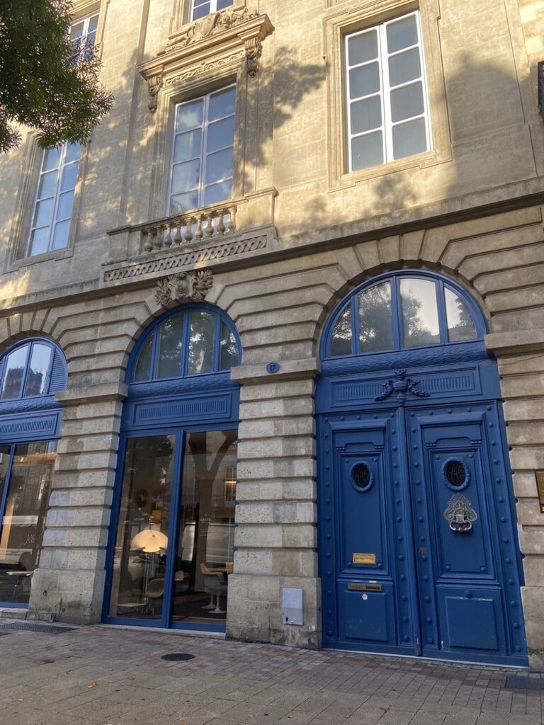 Location Bureaux 198 m² - Photo 1