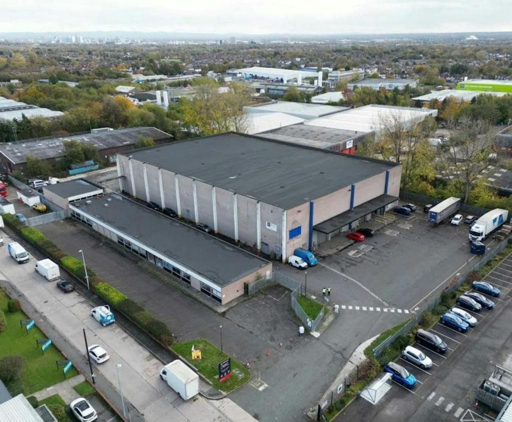 Holloway Dr, Manchester to rent Building Photo- Image 1 of 11