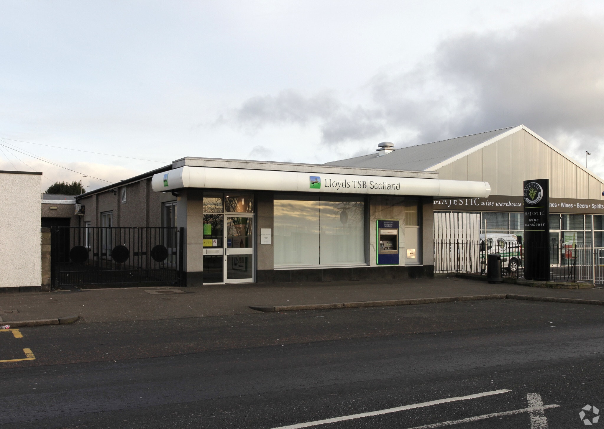 168 Arbroath Rd, Dundee to rent Primary Photo- Image 1 of 9