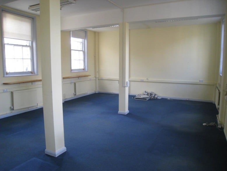 Tremadoc Rd, London to rent - Interior Photo - Image 2 of 5