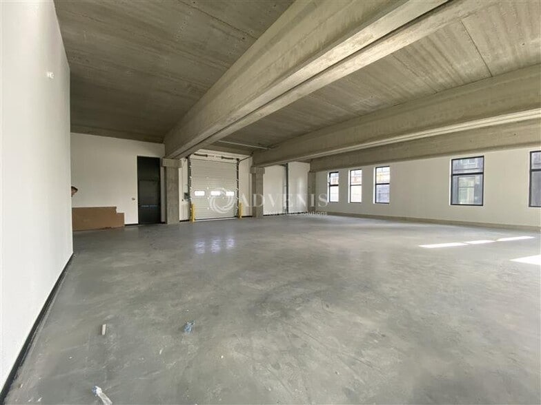 Office in Nanterre to rent - Interior Photo - Image 2 of 12