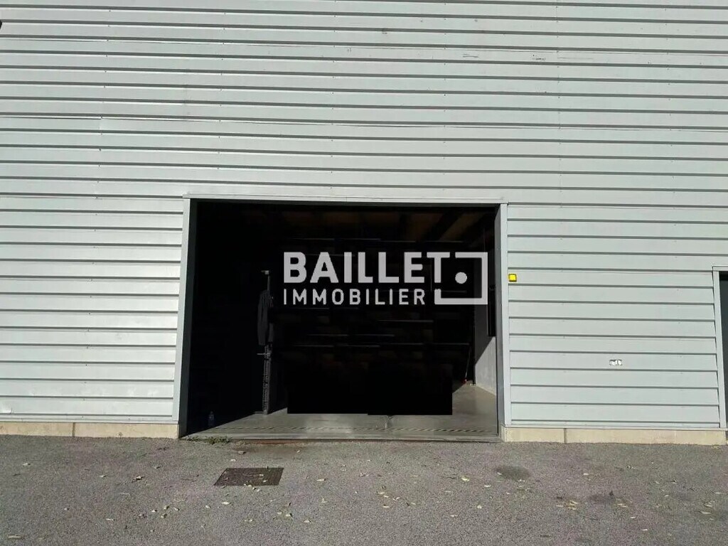 Location Entrepôt 250 m² - Photo 1