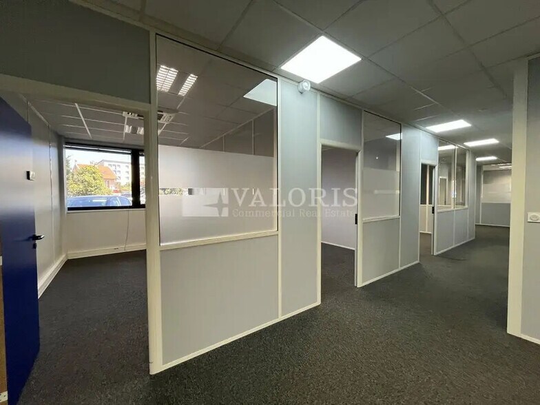 2 Bis Rue Monge, Villeurbanne to rent - Interior Photo - Image 2 of 12