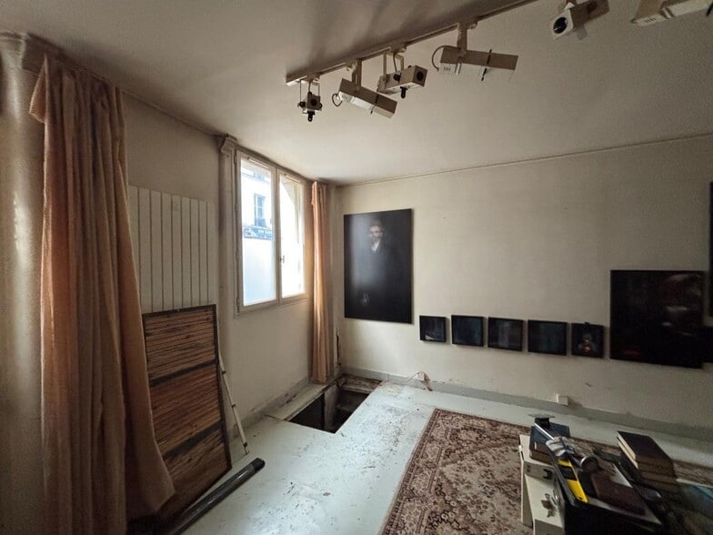 Retail in Paris to rent - Interior Photo - Image 2 of 7