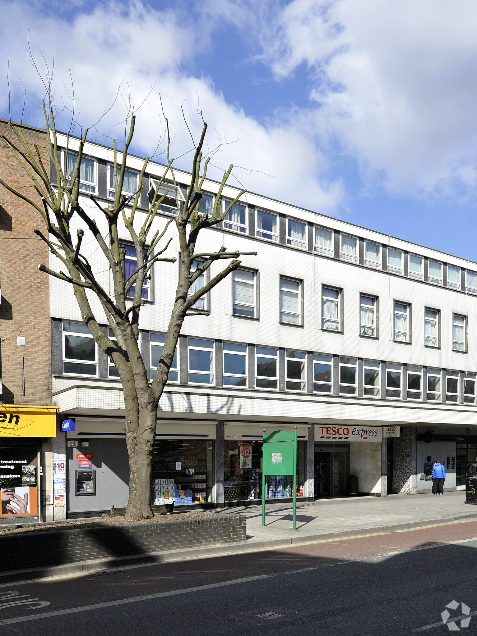 London Rd, Surrey to rent Primary Photo- Image 1 of 6