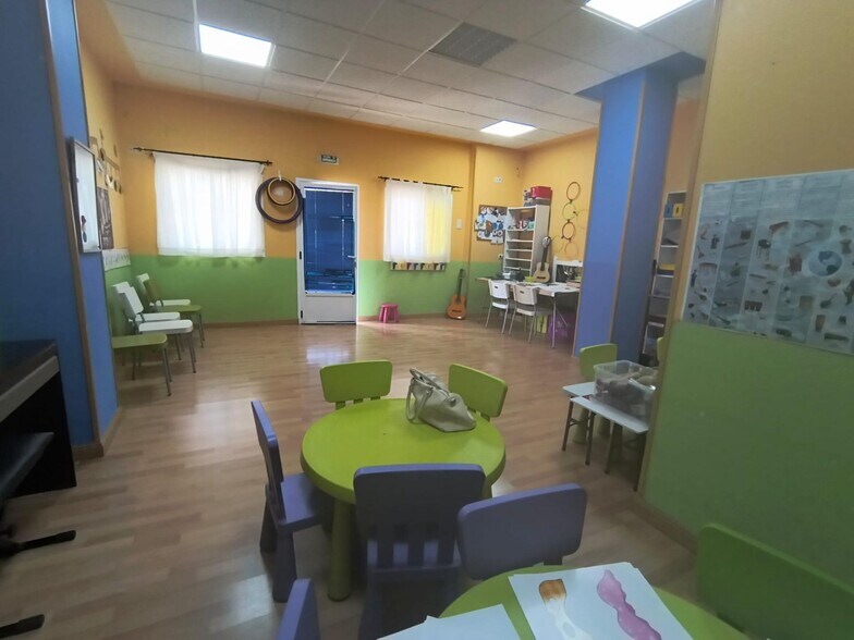 Retail in Cáceres, Cáceres to rent - Interior Photo - Image 3 of 9
