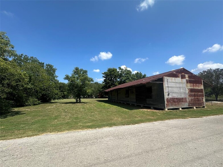 649 Fir ln, Lockhart, TX for sale - Primary Photo - Image 1 of 14