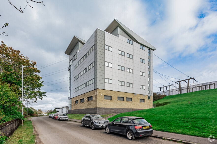50 High Craighall Rd, Glasgow to rent - Primary Photo - Image 1 of 2
