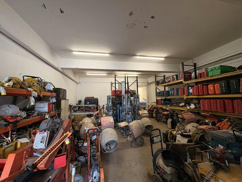 Trumpers Way, London to rent - Building Photo - Image 3 of 6