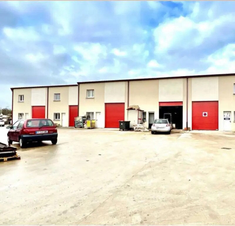 Light Industrial in Stains to rent Building Photo- Image 1 of 8