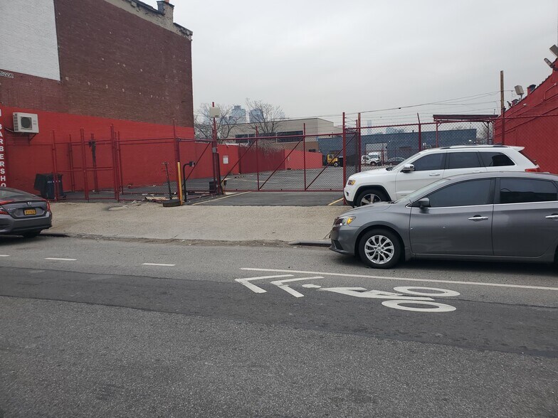 215-221 Greenpoint Ave, Brooklyn, NY for sale - Building Photo - Image 1 of 1