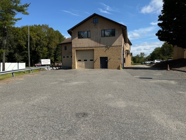 8 Maple Dr, Monroe, CT for rent - Building Photo - Image 1 of 57