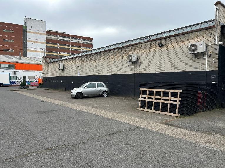 Fountayne Rd, London to rent - Building Photo - Image 3 of 3