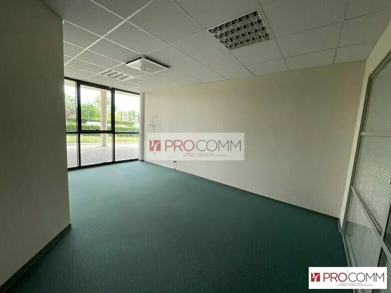 Office in Chartres to rent - Interior Photo - Image 2 of 10