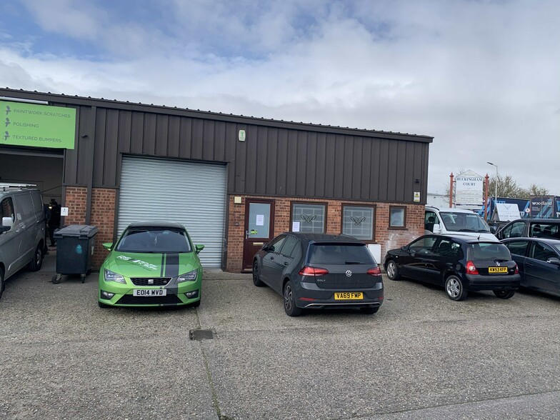 Montrose Rd, Chelmsford to rent - Building Photo - Image 3 of 6