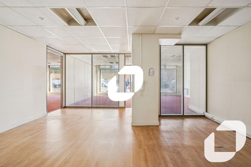 Office in Paris for sale - Interior Photo - Image 2 of 14