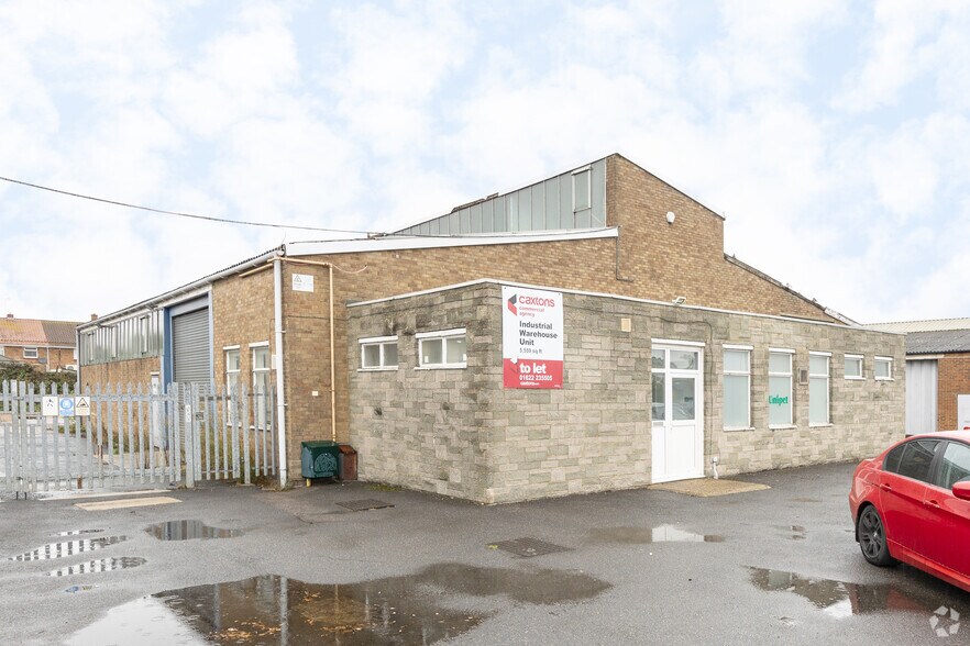 Tribune Dr, Sittingbourne to rent - Building Photo - Image 2 of 2