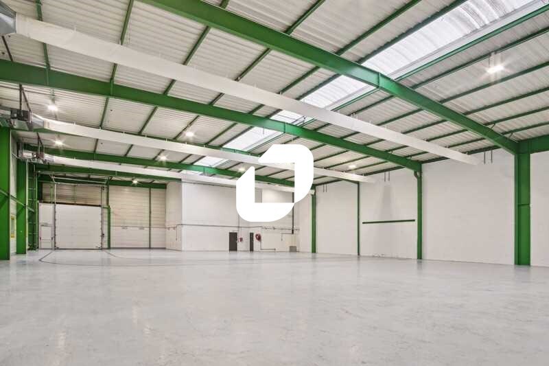 Light Industrial in Le Mesnil-Amelot to rent - Interior Photo - Image 2 of 30