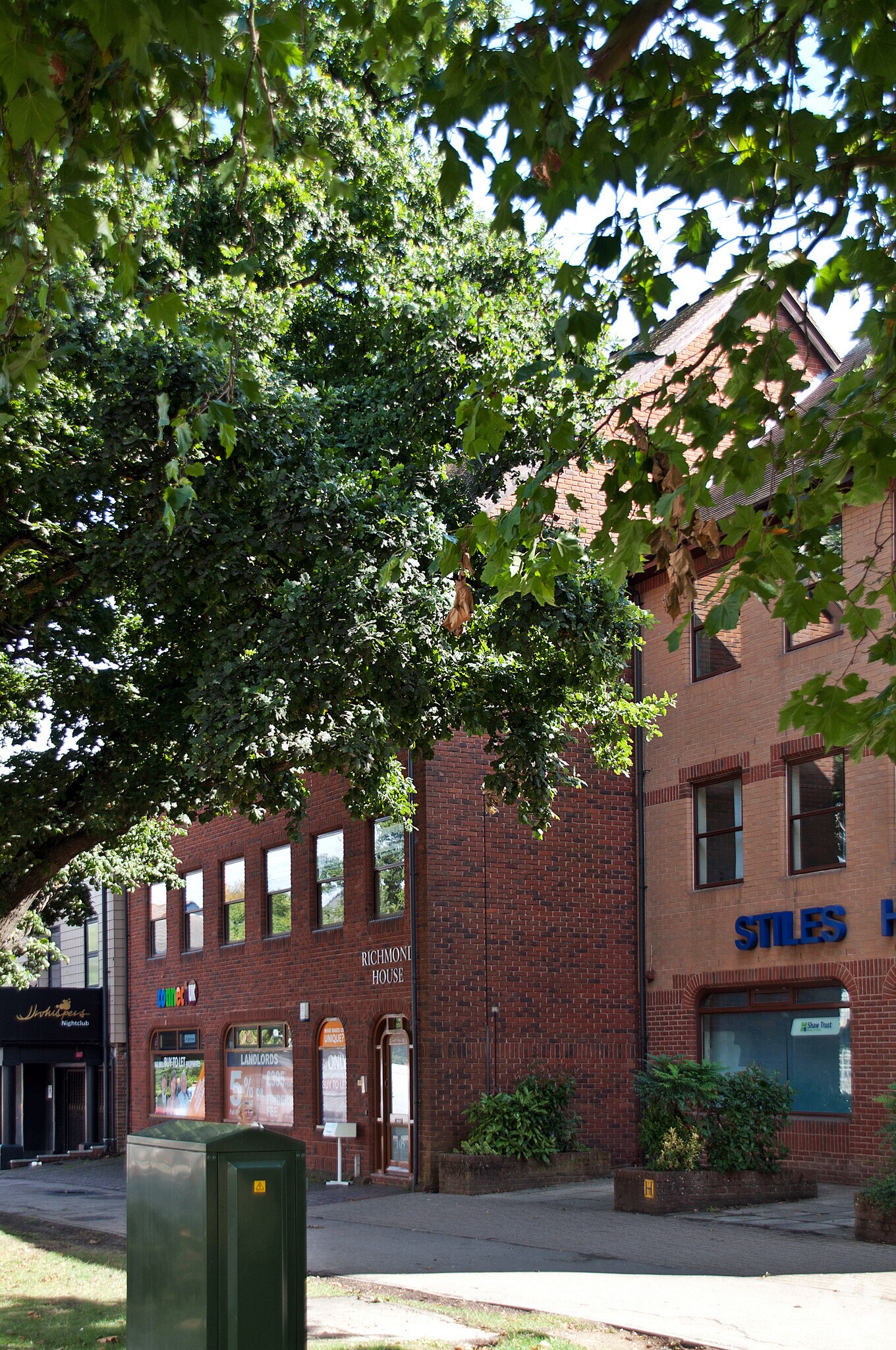 105 High St, Crawley for sale Primary Photo- Image 1 of 1