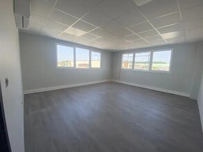 14 Rue Denis Papin, Roissy-en-Brie to rent Interior Photo- Image 1 of 3