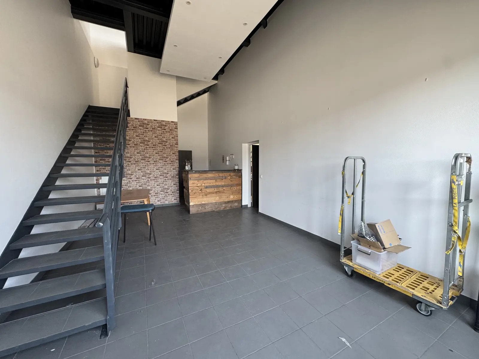 Light Industrial in Cormeilles-en-Parisis to rent Building Photo- Image 1 of 14