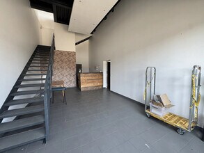 Light Industrial in Cormeilles-en-Parisis to rent Building Photo- Image 1 of 14