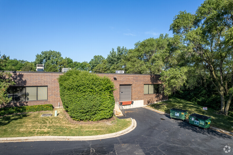 845 E Geneva Rd, Carol Stream, IL for sale - Building Photo - Image 3 of 5