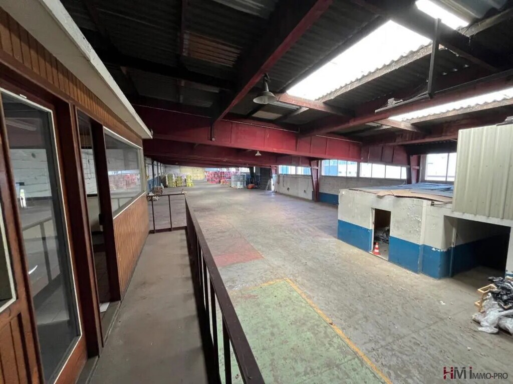 Location Entrepôt 1 520 m² - Photo 1