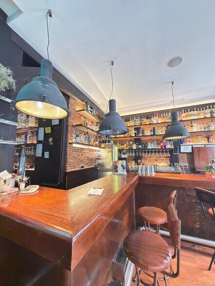 Retail in Madrid, Madrid to rent - Interior Photo - Image 3 of 5