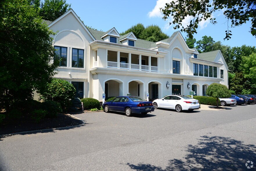 39 Sycamore Ave, Little Silver 07739 UK