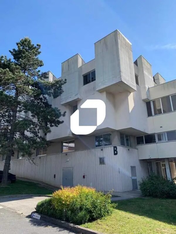 Office in Chilly-Mazarin to rent Building Photo- Image 1 of 6