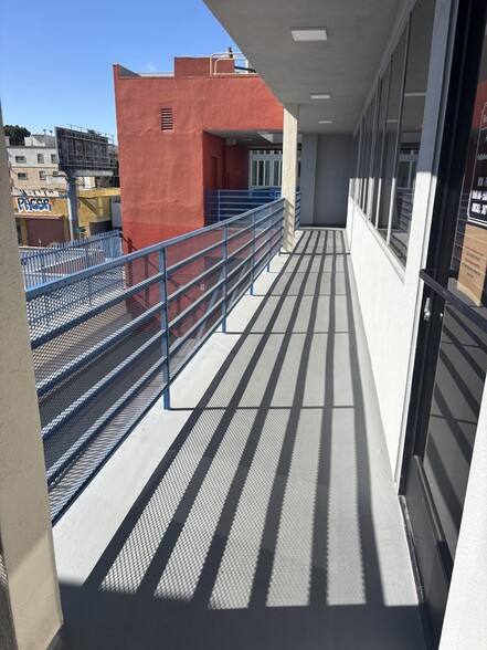 11336 Camarillo St, Toluca Lake, CA for sale - Building Photo - Image 3 of 18