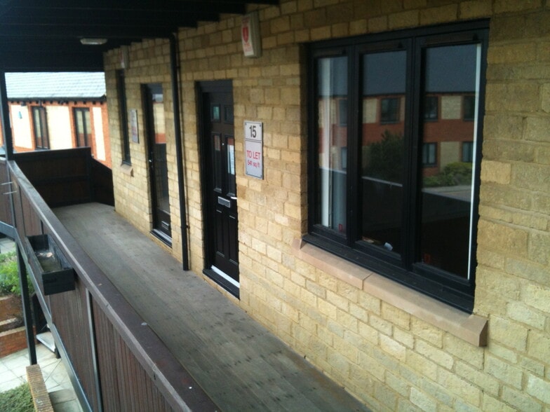 8-19 Canon Harnett Ct, Milton Keynes to rent - Building Photo - Image 2 of 5