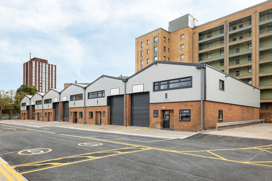 6 Langhedge Ln, London to rent - Building Photo - Image 2 of 16