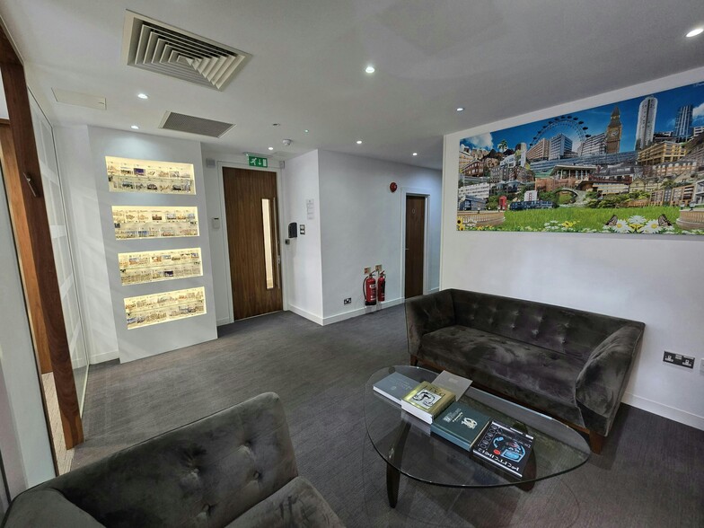 14 Berkeley St, London to rent - Building Photo - Image 3 of 7