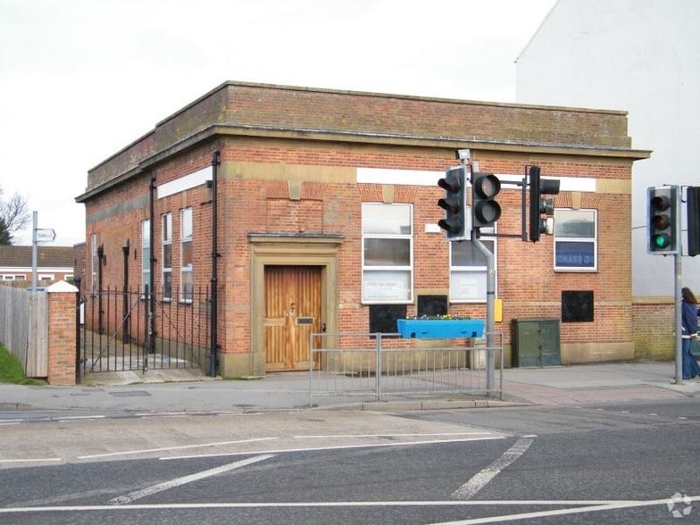 104 High St, Mablethorpe for sale - Building Photo - Image 1 of 1