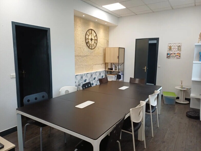 109 Quai Du Président Wilson, Bègles to rent - Building Photo - Image 3 of 4