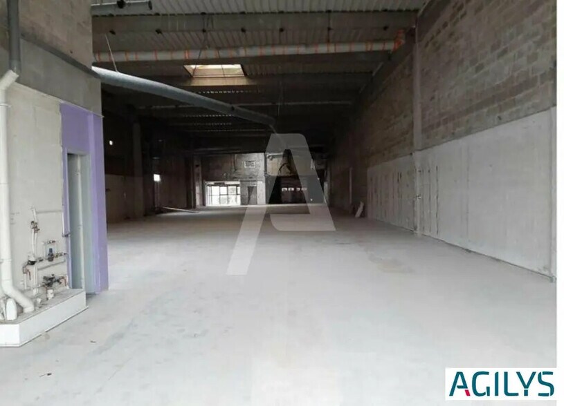 Light Industrial in Coignières to rent - Interior Photo - Image 2 of 5